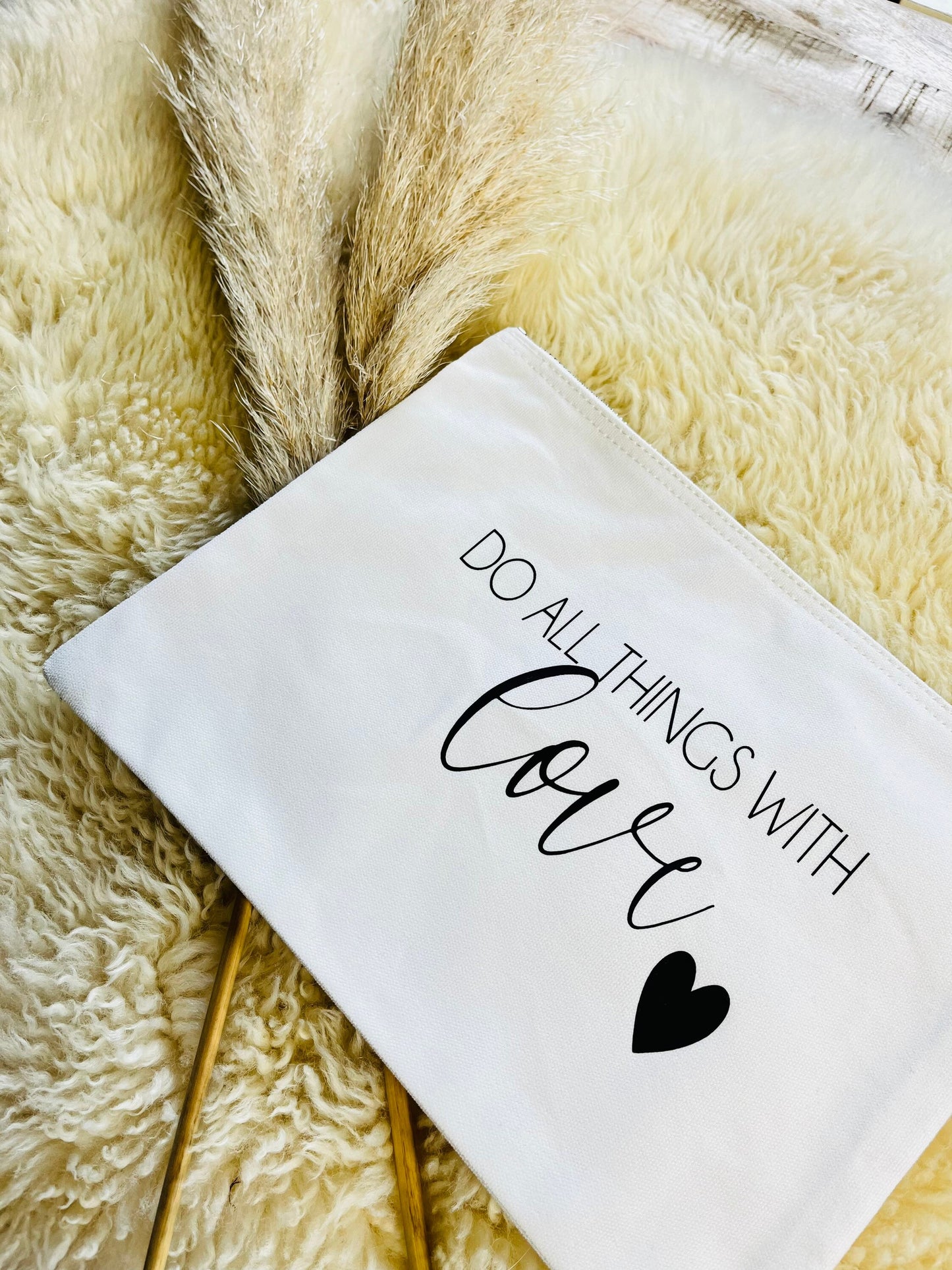 Kosmetiktasche love ecru