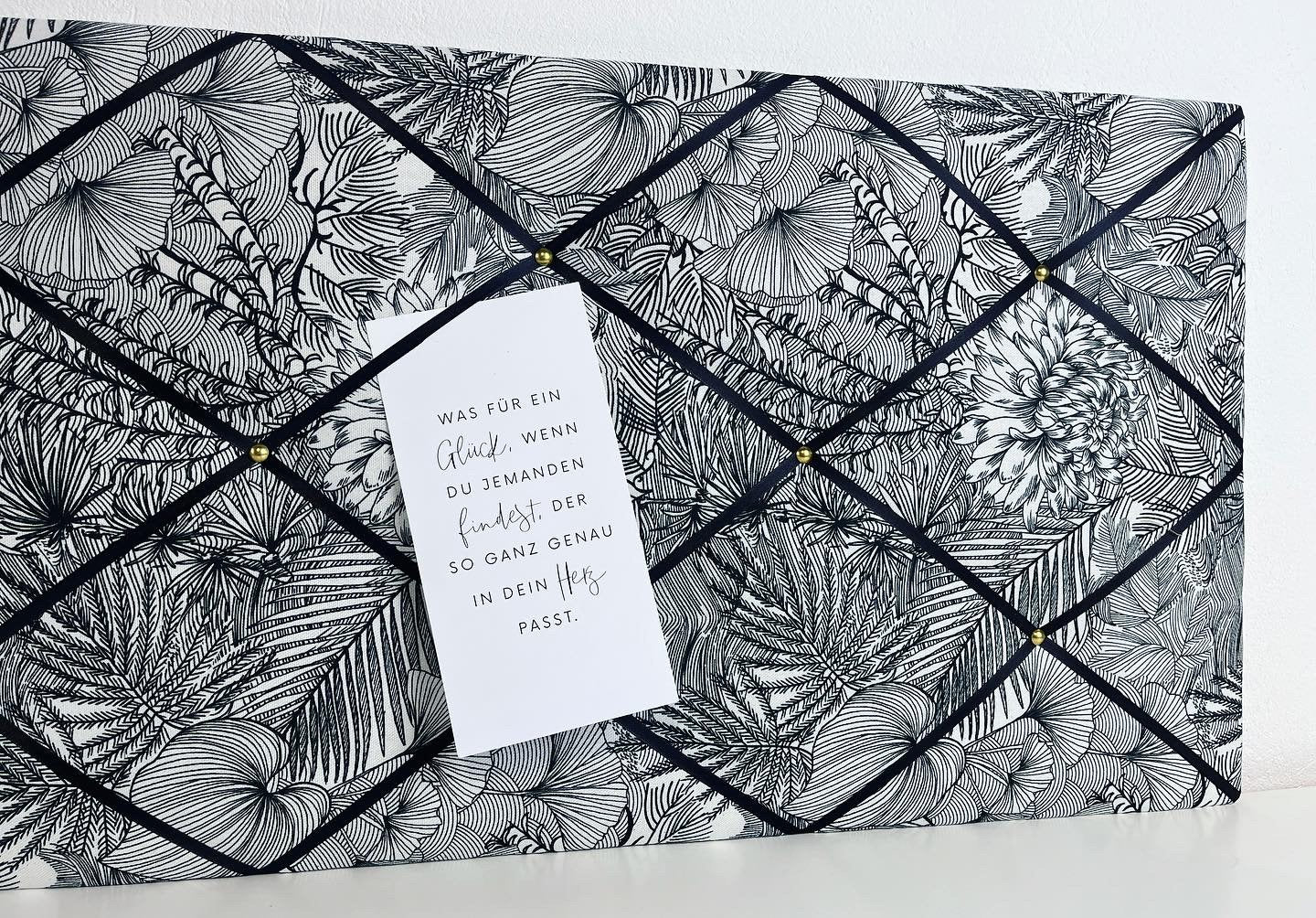 Memoboard Flowerprint schwarz weiß Wunschgröße