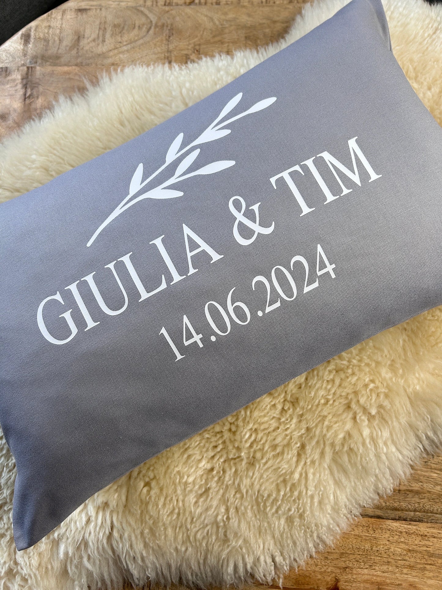 Kissen Hochzeit personalisiert hellgrau