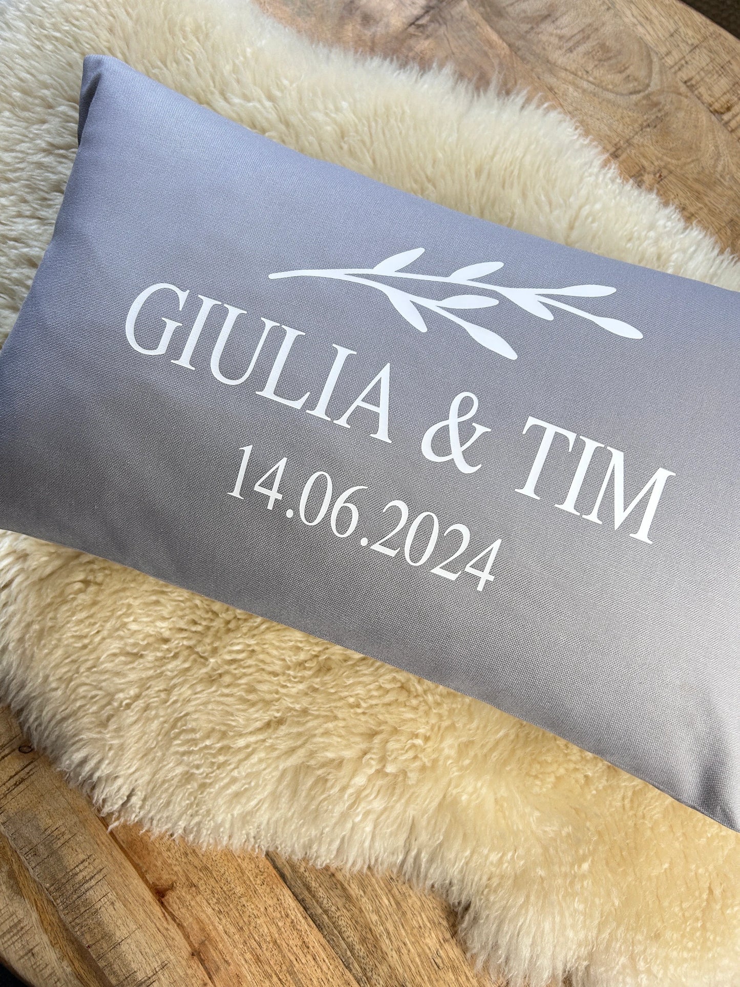 Kissen Hochzeit personalisiert hellgrau