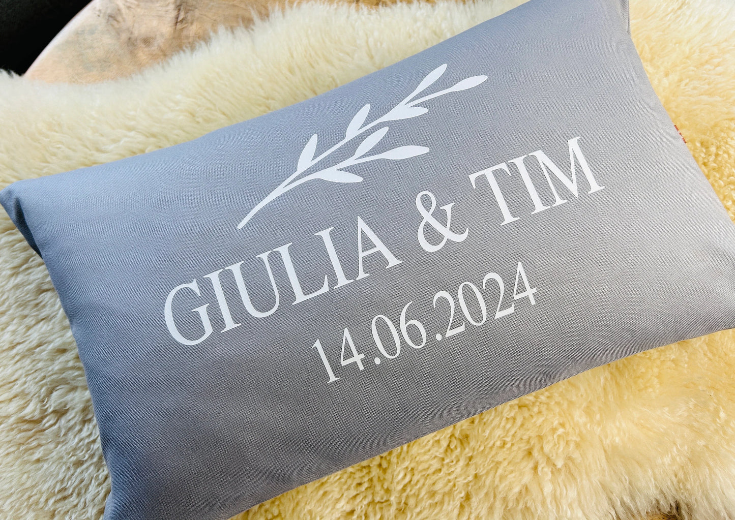 Kissen Hochzeit personalisiert hellgrau