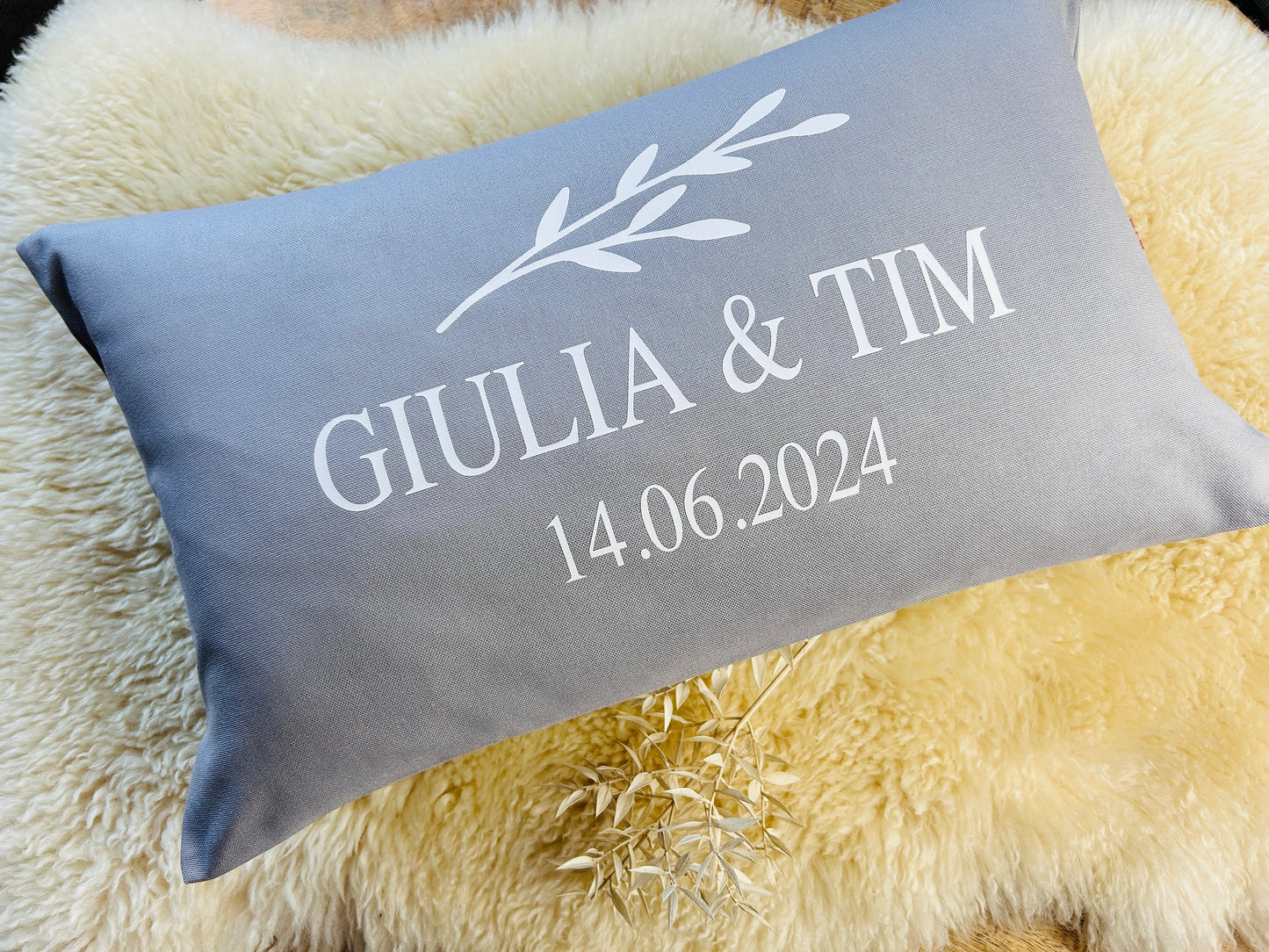 Kissen Hochzeit personalisiert hellgrau
