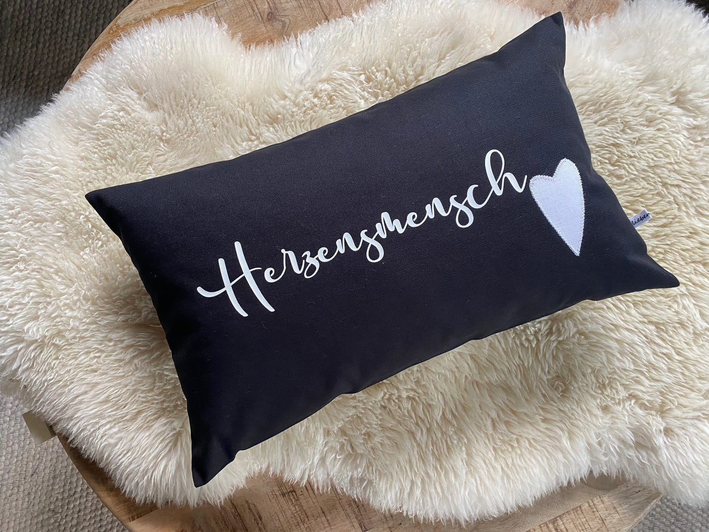 Kissen Herzensmensch schwarz