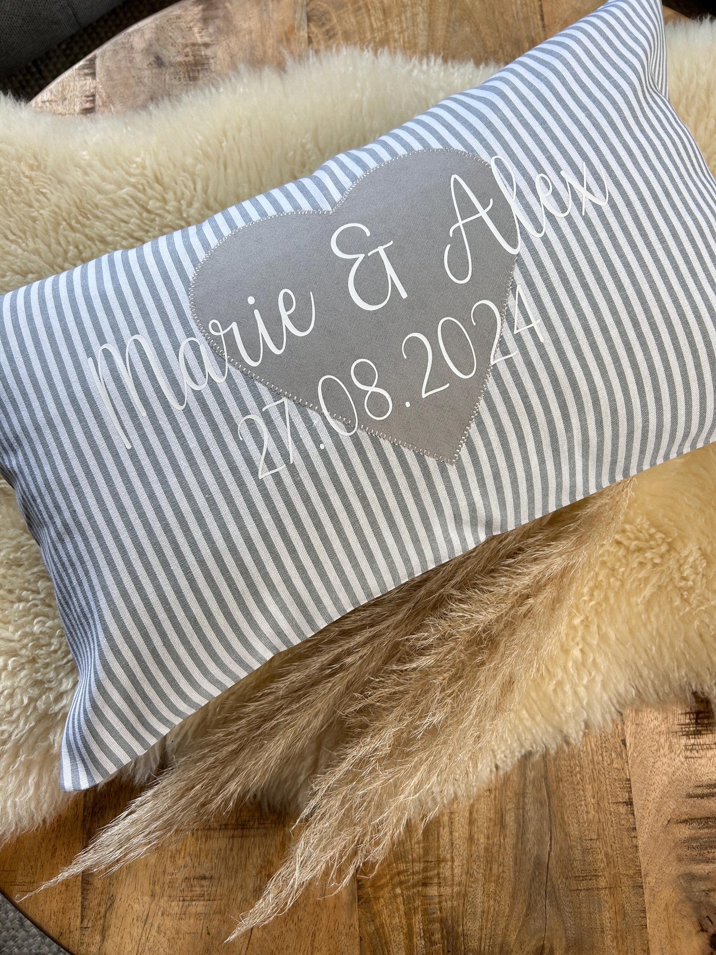 Kissen Hochzeit personalisiert hellgrau