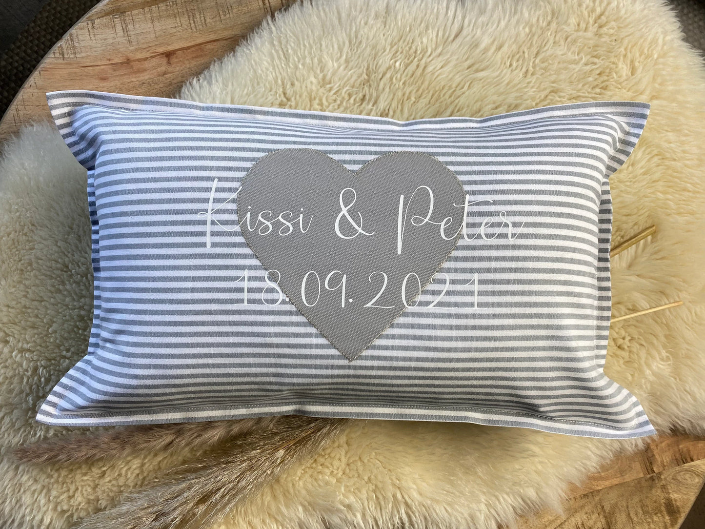Kissen Hochzeit personalisiert hellgrau
