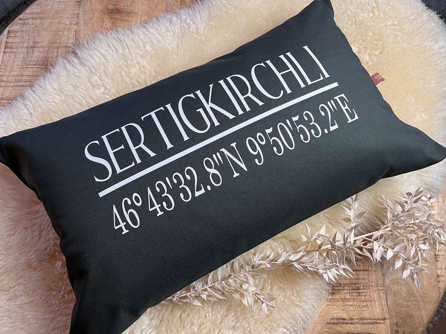 Kissen mit Koordinaten anthrazit personalisiert