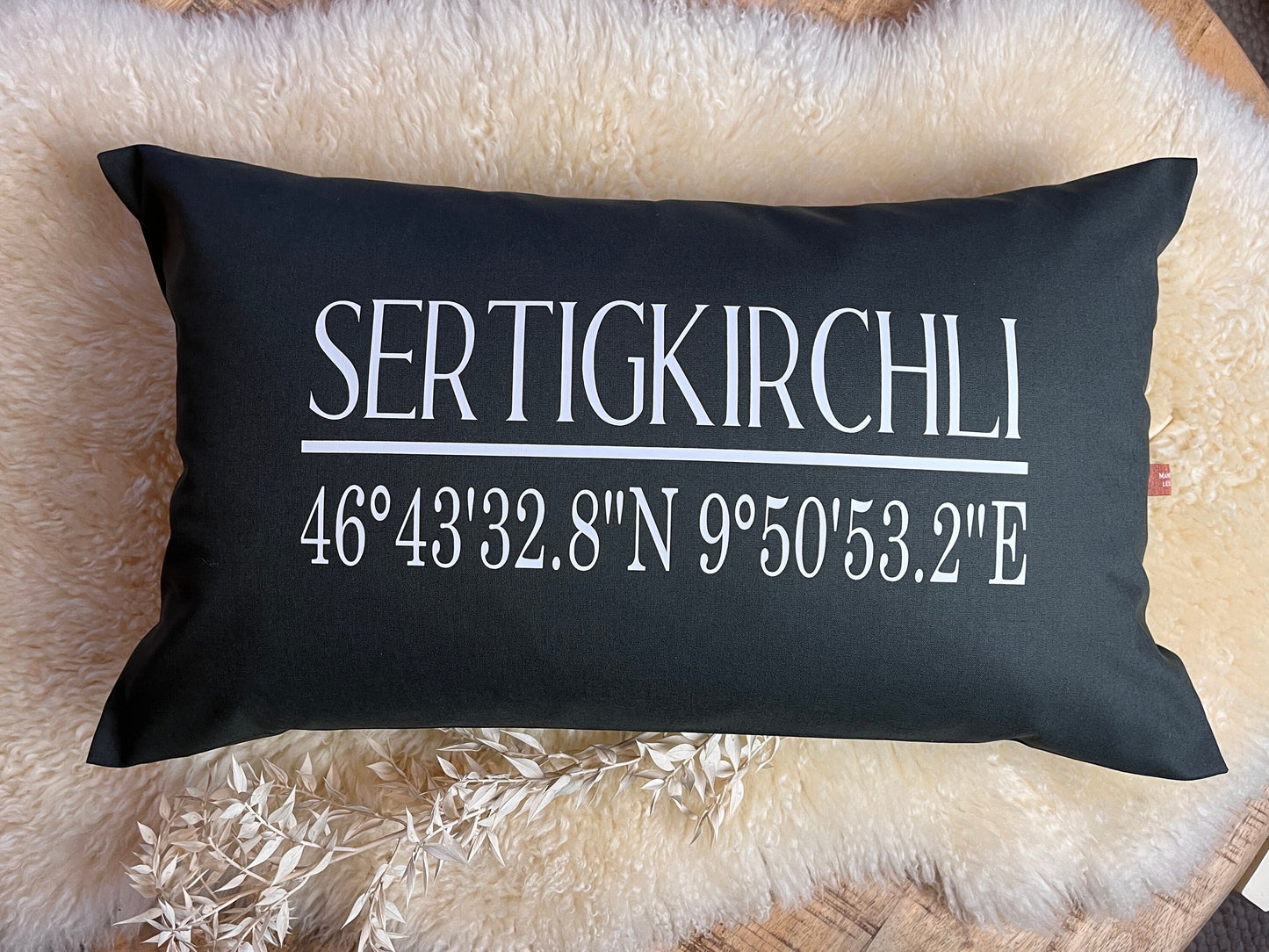 Kissen mit Koordinaten anthrazit personalisiert