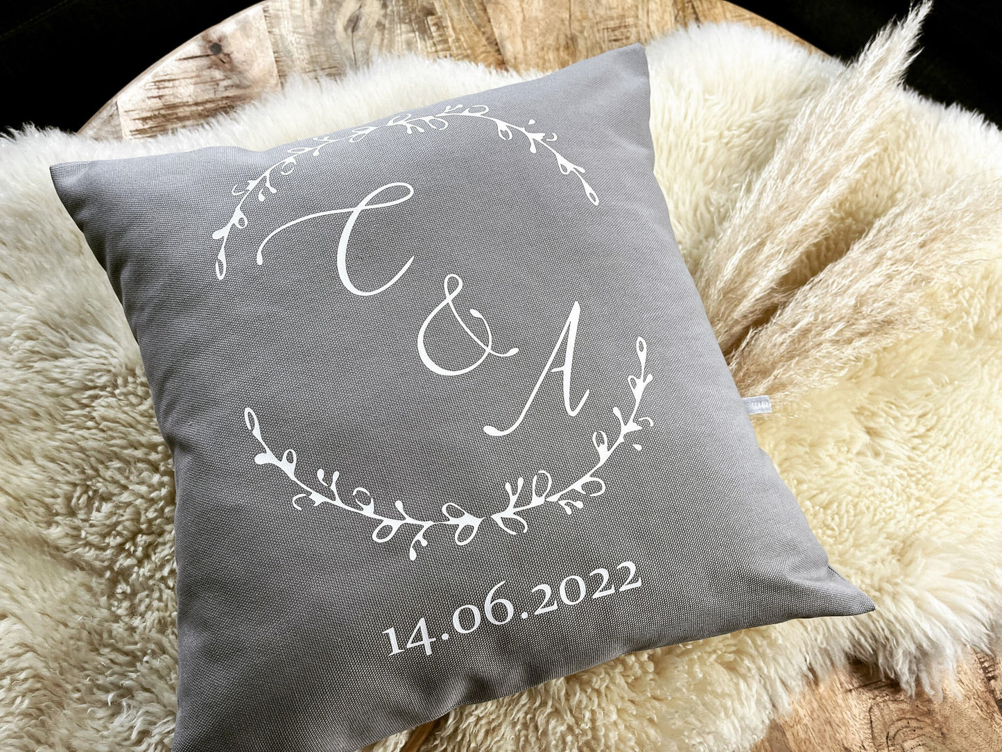 Kissen personalisiert Hochzeit grau