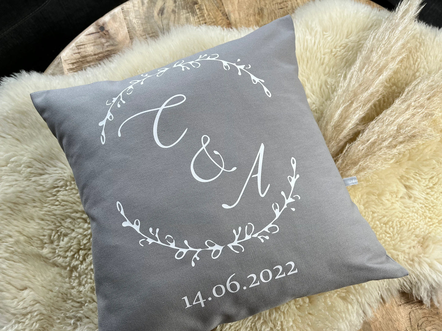 Kissen personalisiert Hochzeit grau