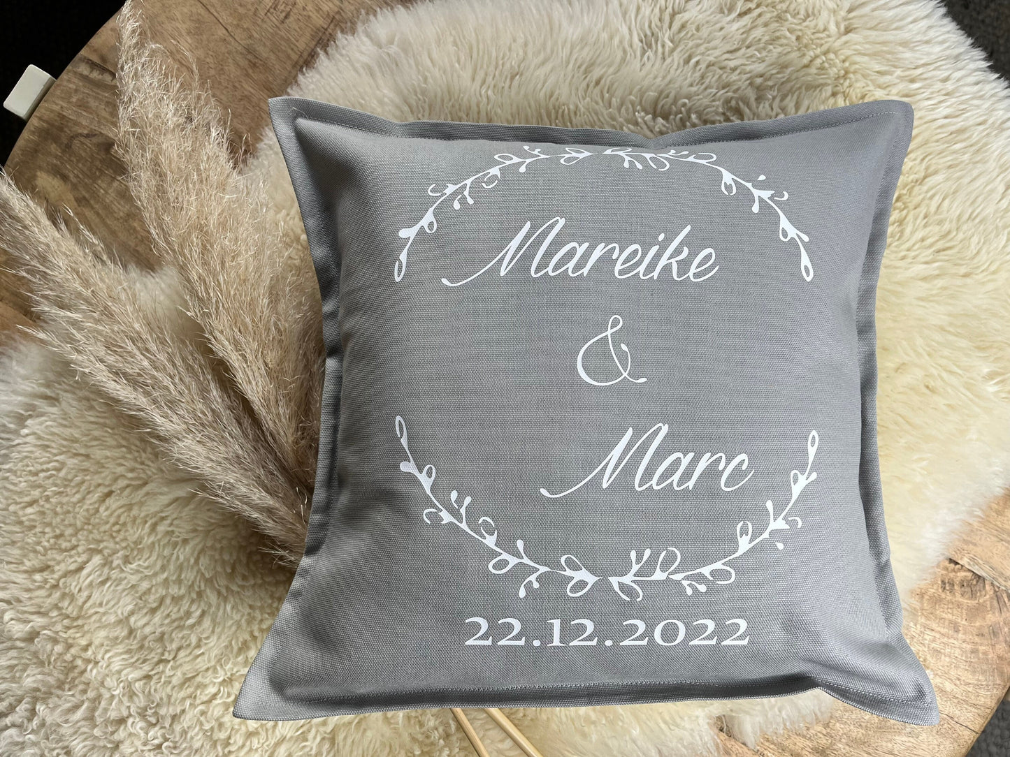 Kissen personalisiert Hochzeit grau