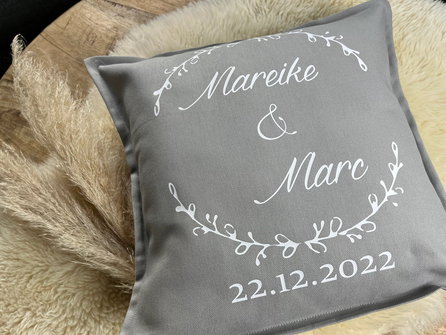 Kissen personalisiert Hochzeit grau