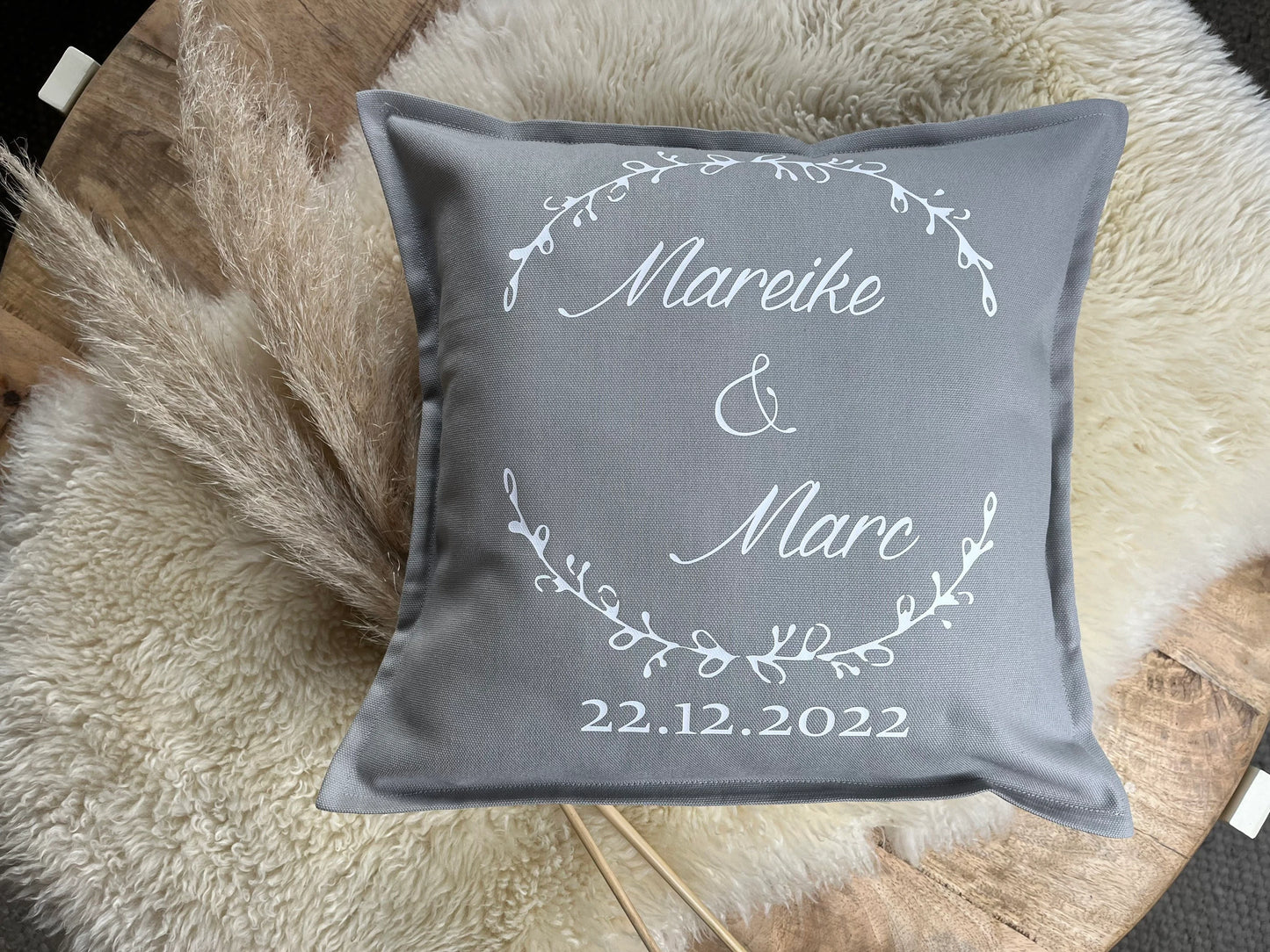 Kissen personalisiert Hochzeit grau