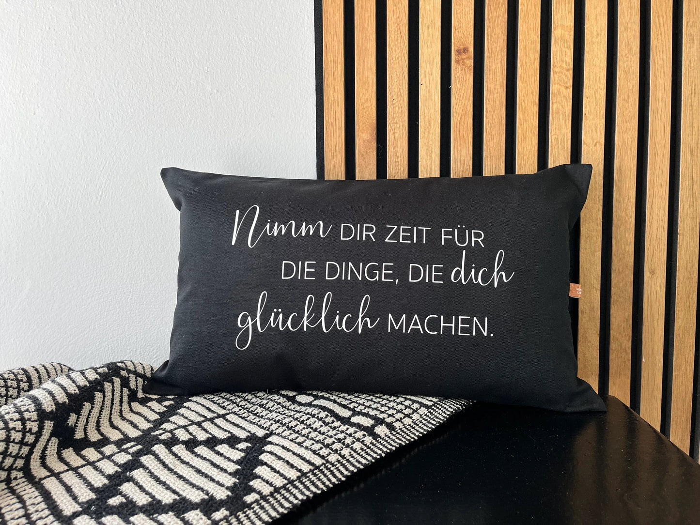 Kissen Nimm Dir Zeit schwarz