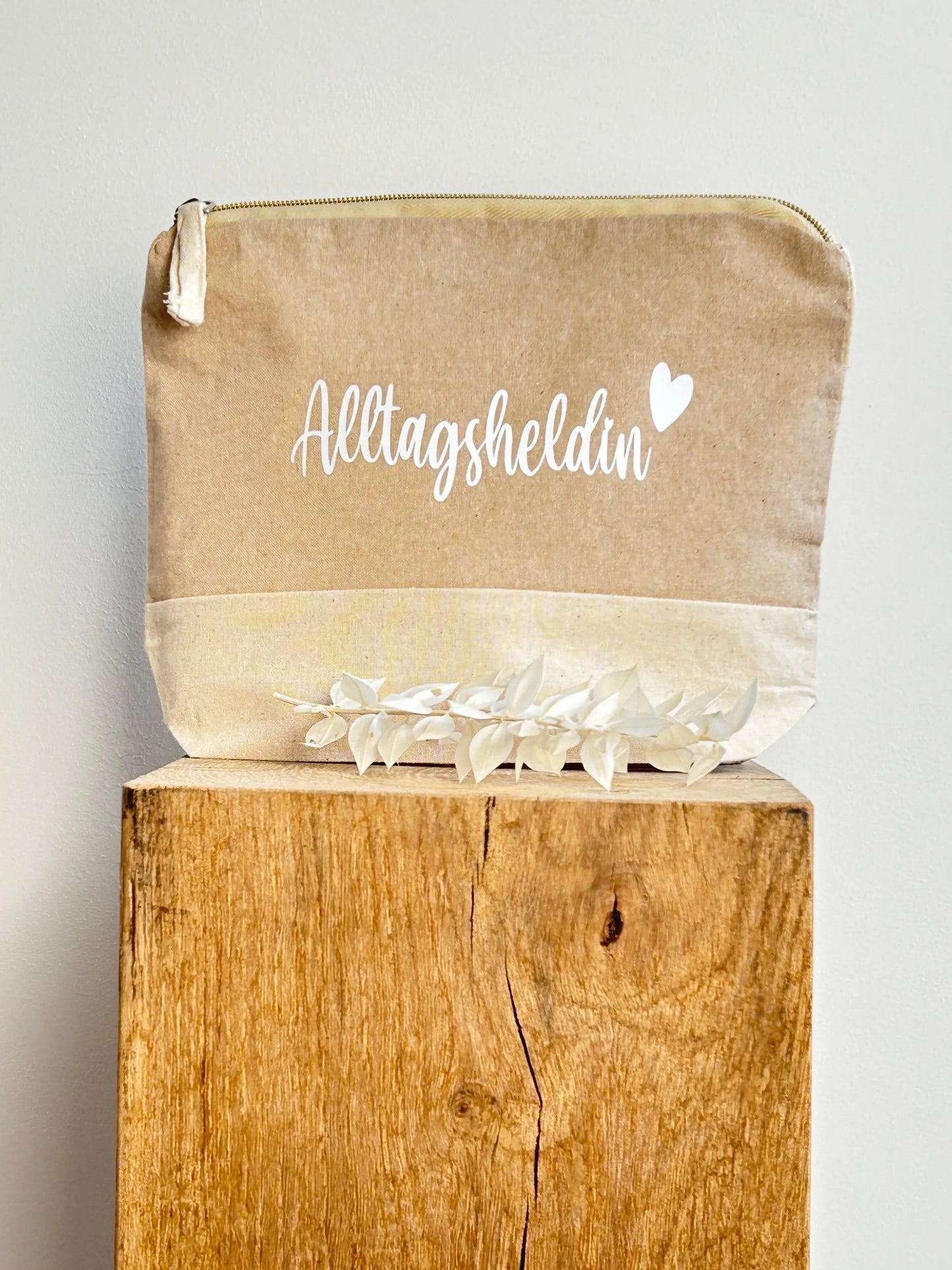 Kosmetiktasche Alltagsheldin weiß