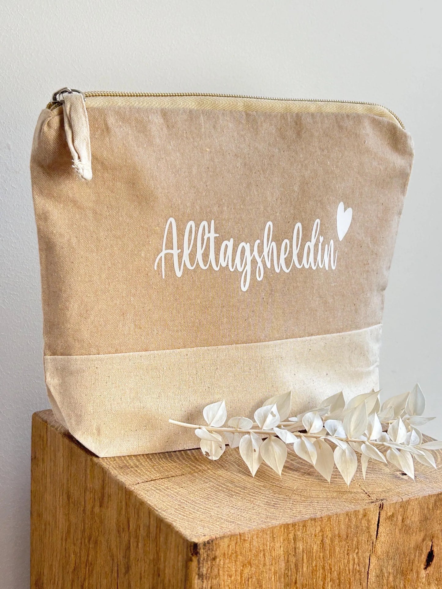 Kosmetiktasche Alltagsheldin weiß