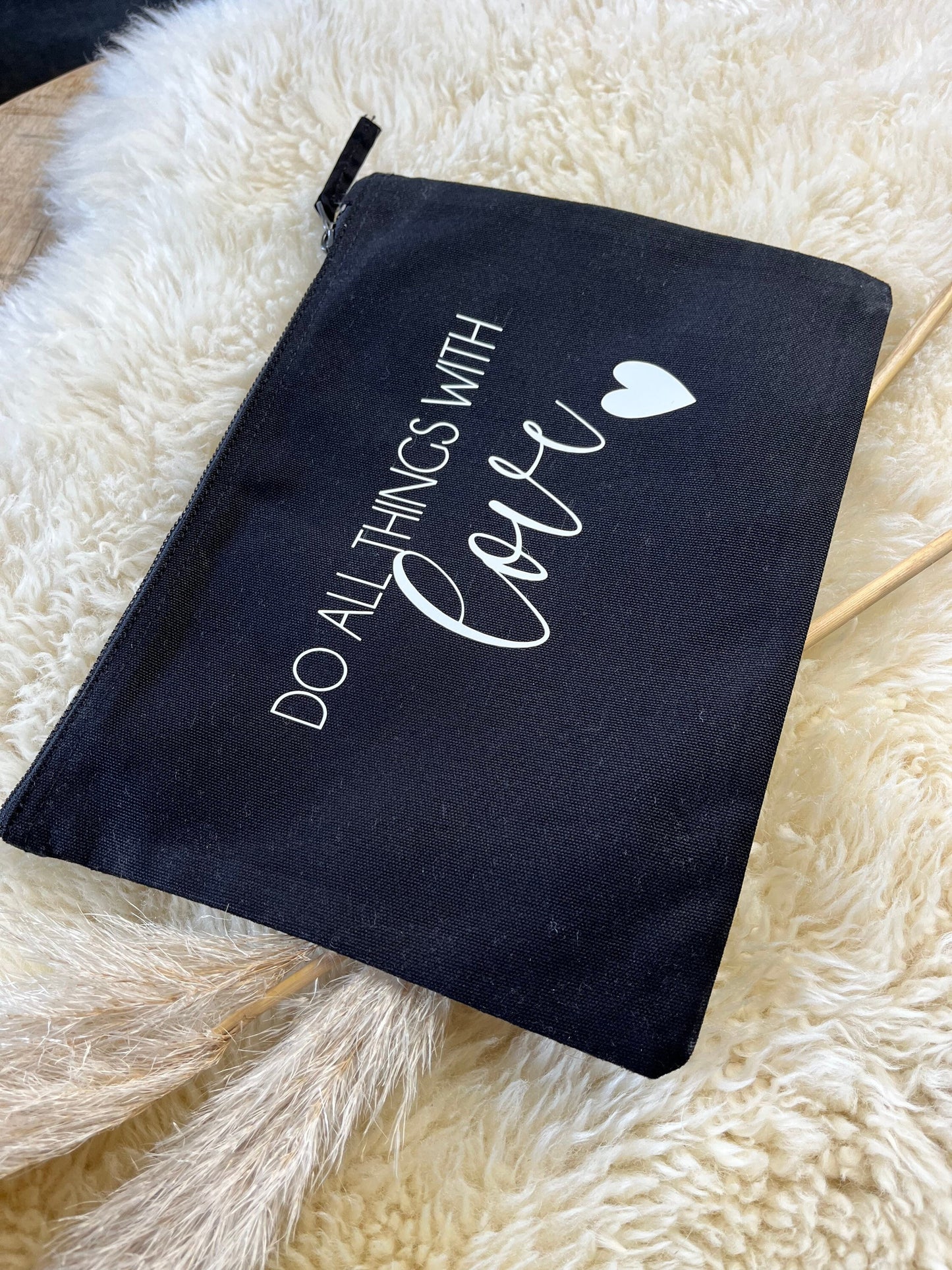 Kosmetiktasche love schwarz