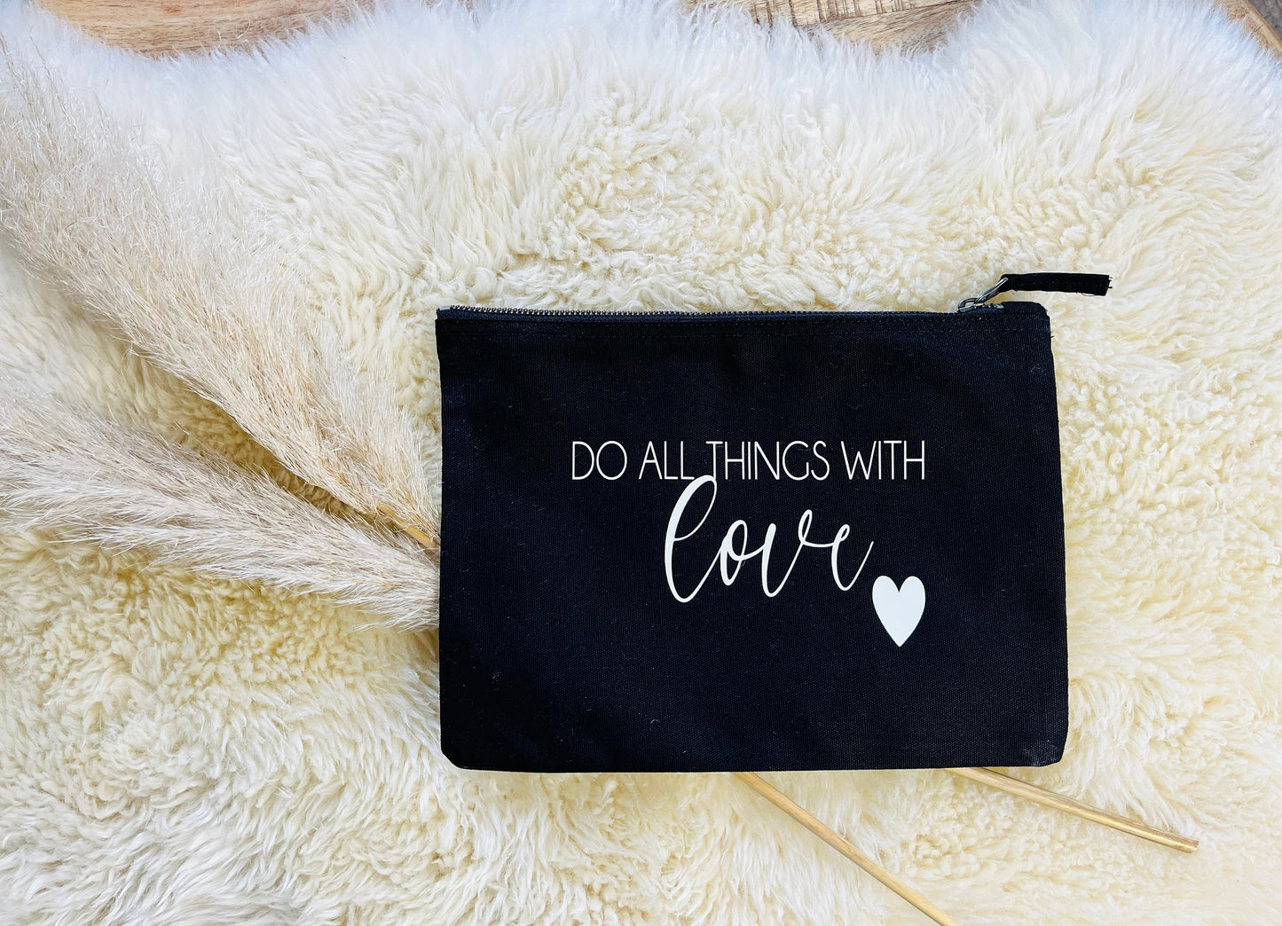 Kosmetiktasche love schwarz