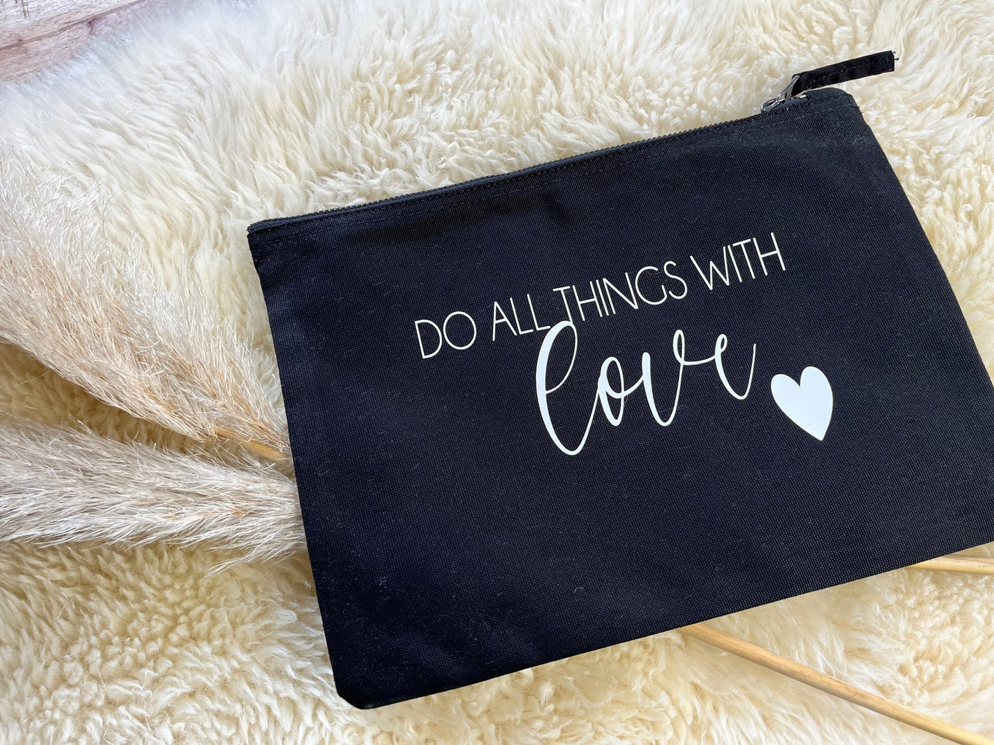 Kosmetiktasche love schwarz