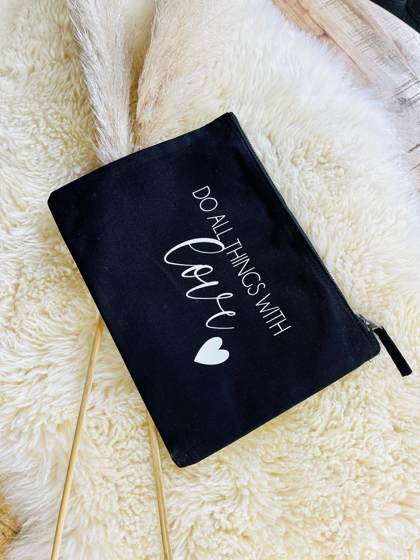 Kosmetiktasche love schwarz