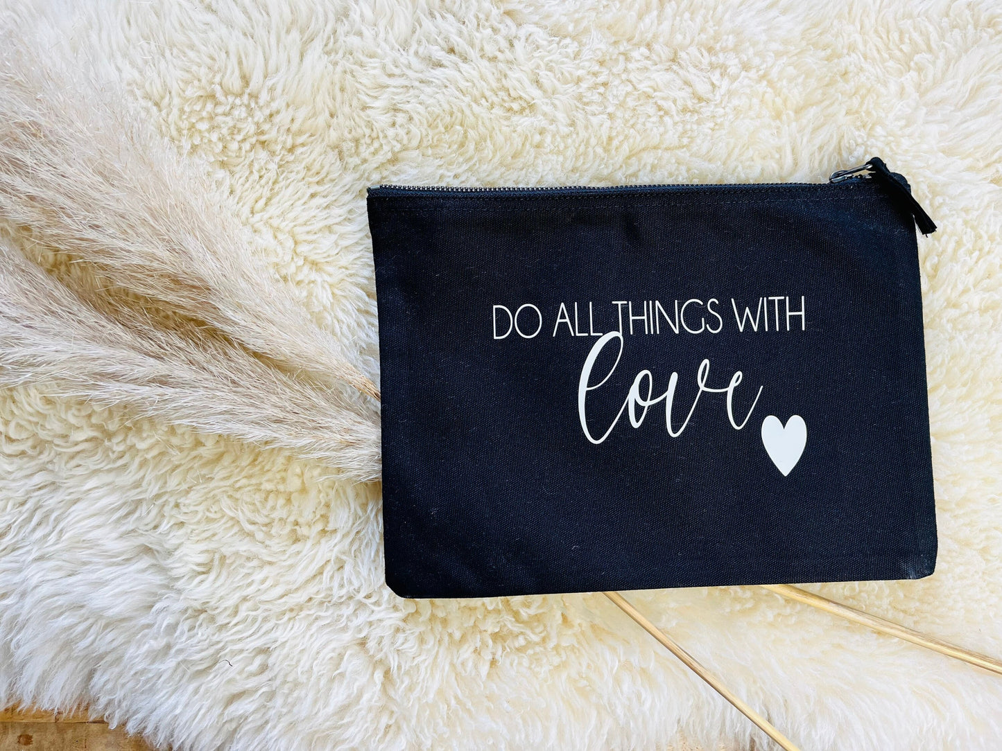 Kosmetiktasche love schwarz