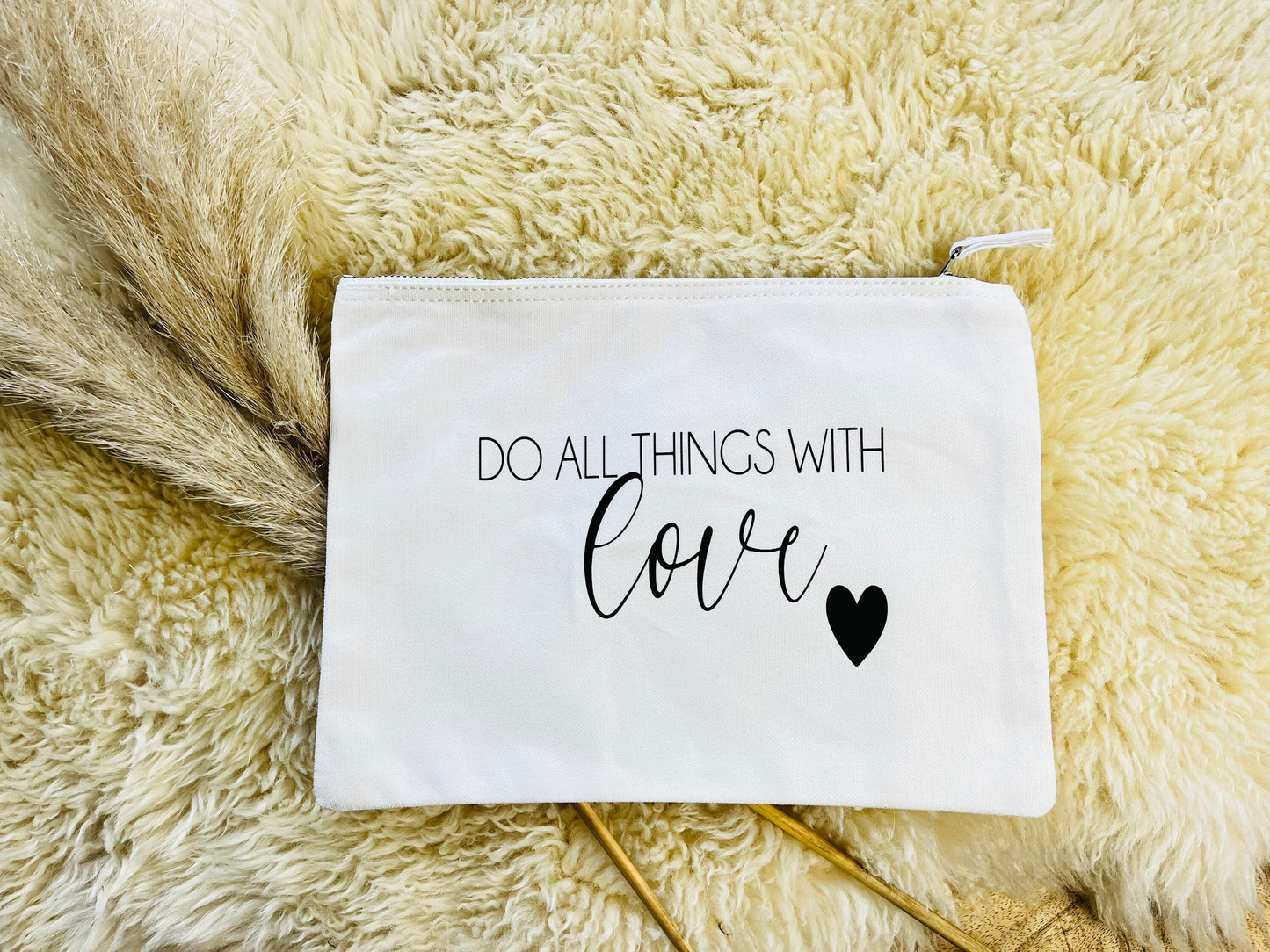 Kosmetiktasche love ecru
