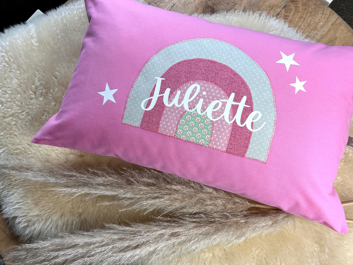 Namenskissen Regenbogen personalisiert pink