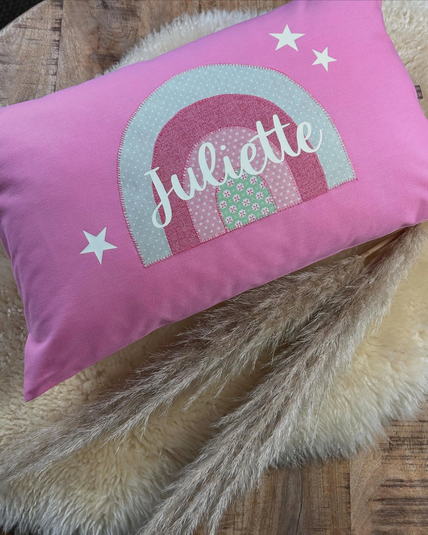 Namenskissen Regenbogen personalisiert pink