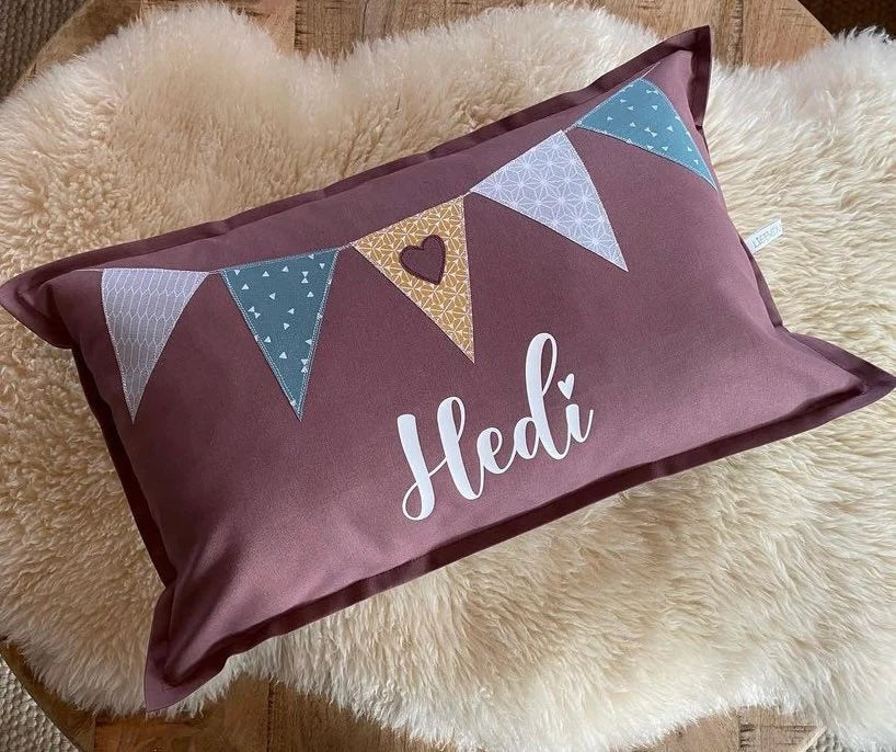 Namenskissen Wimpel personalisiert beere