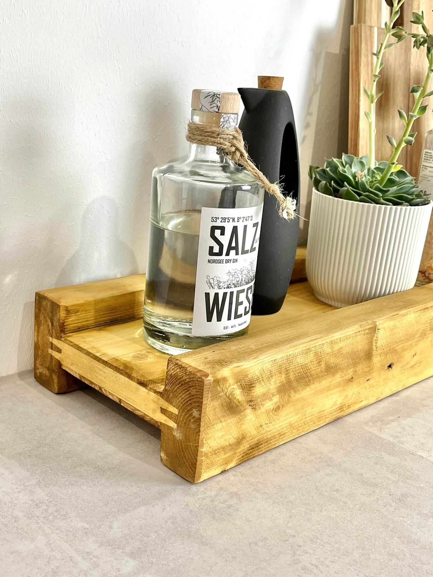 Upcycling Schalungsträger Holzdeko Tablett gebeizt