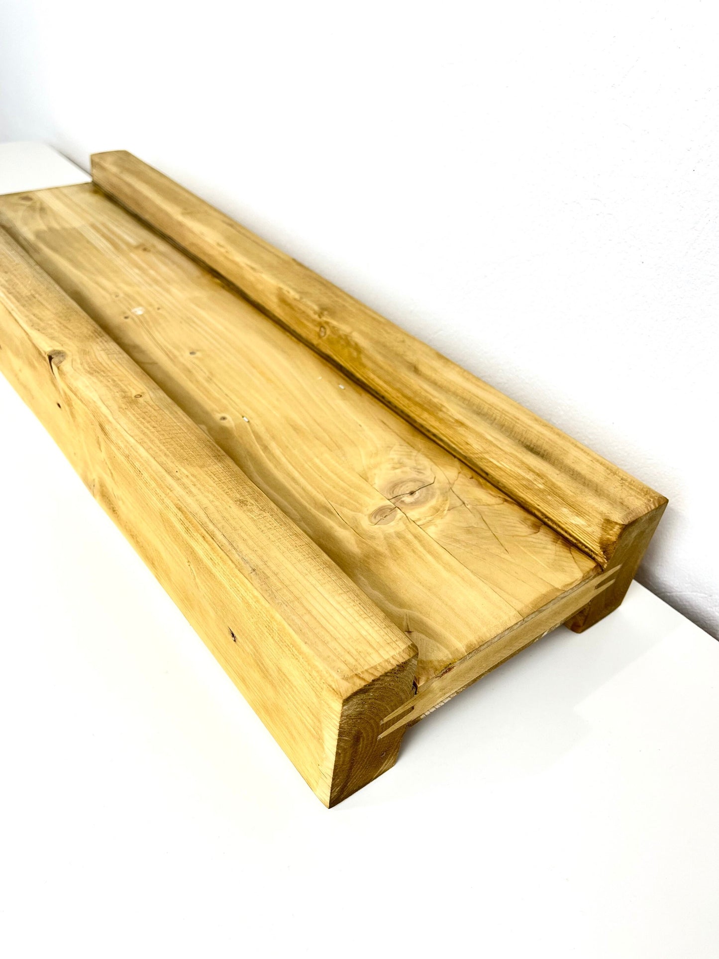 Upcycling Schalungsträger Holzdeko Tablett gebeizt