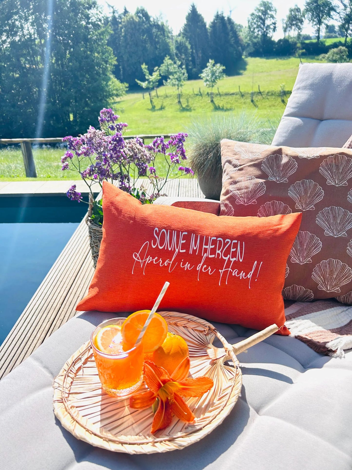 Strandkissen Sonne im Herzen Aperol in der Hand