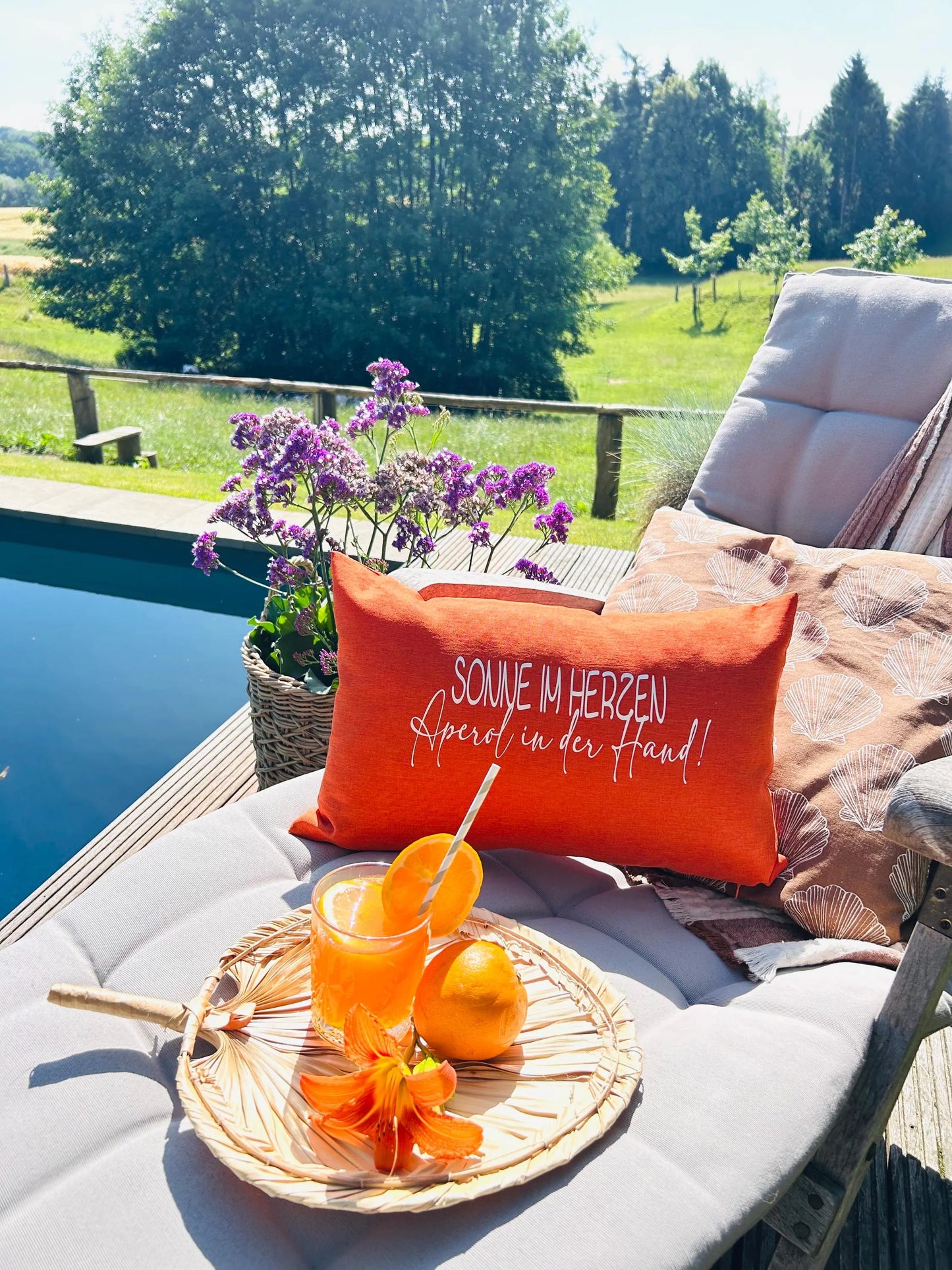 Strandkissen Sonne im Herzen Aperol in der Hand