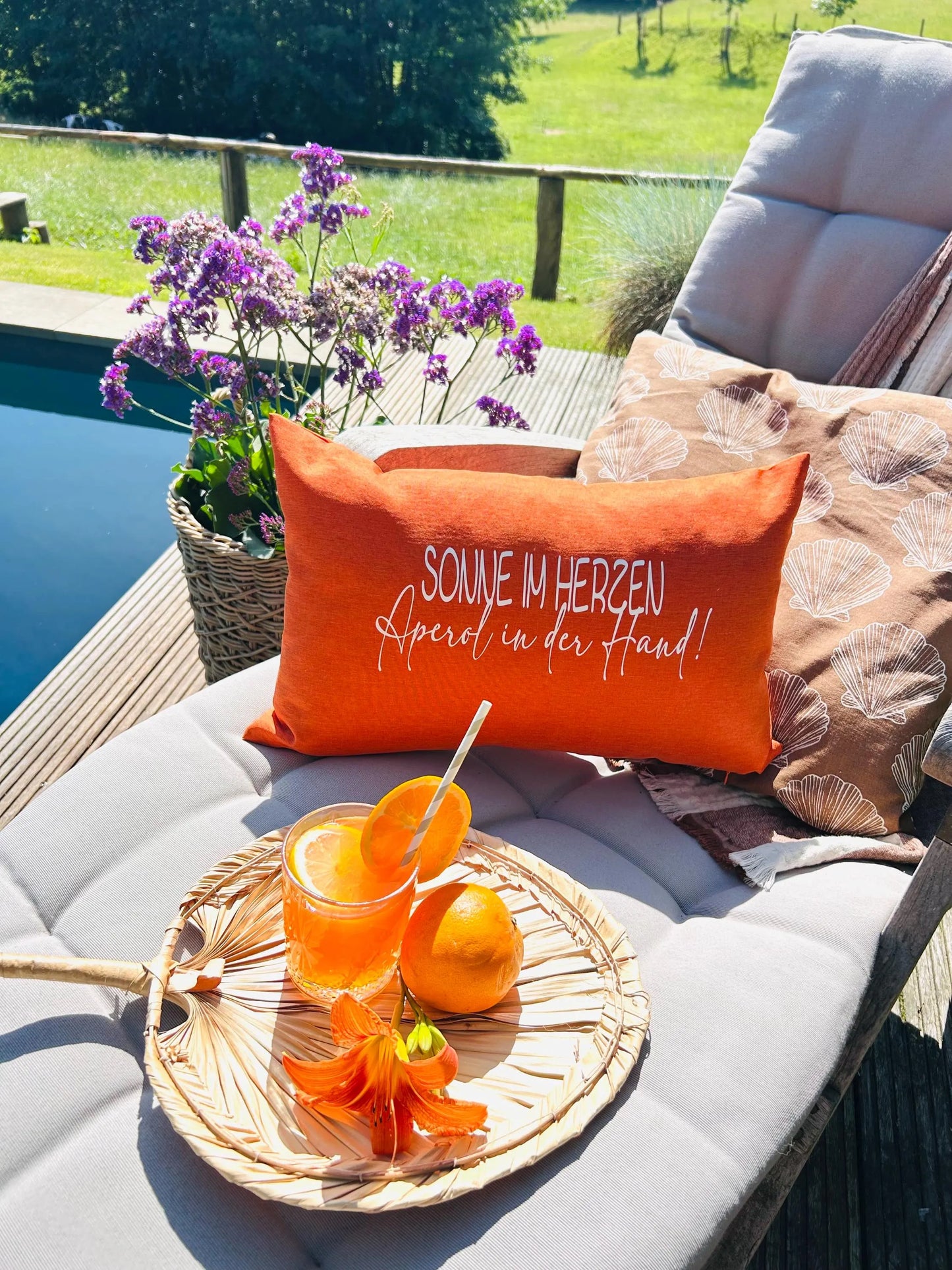 Strandkissen Sonne im Herzen Aperol in der Hand
