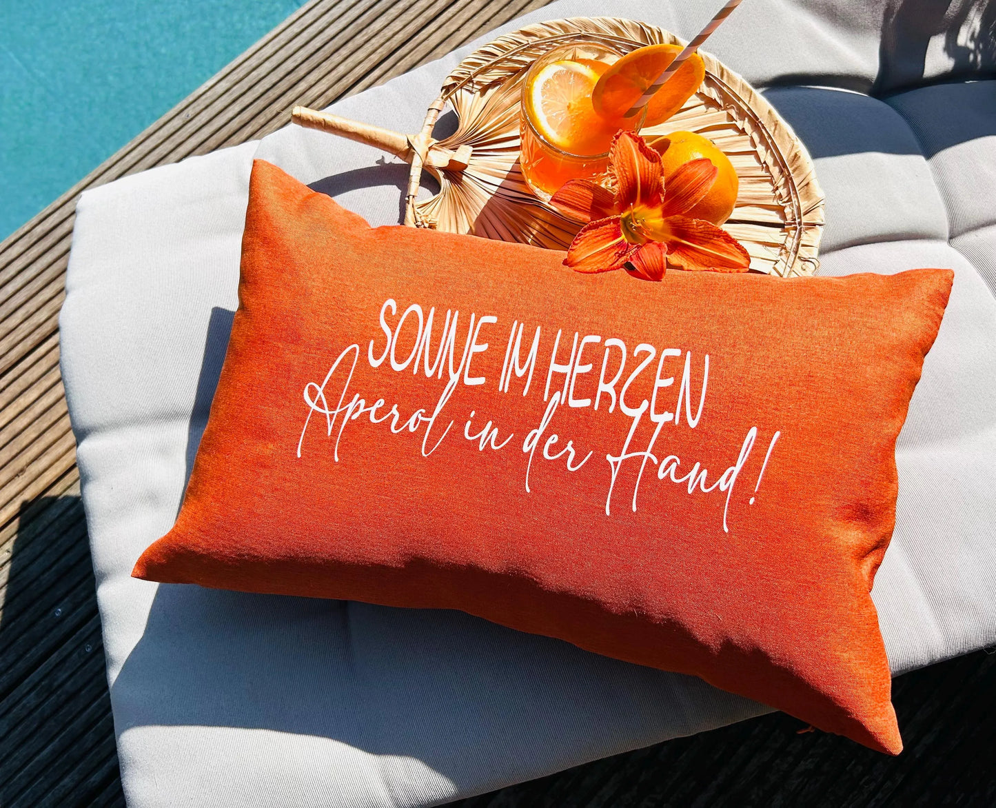 Strandkissen Sonne im Herzen Aperol in der Hand